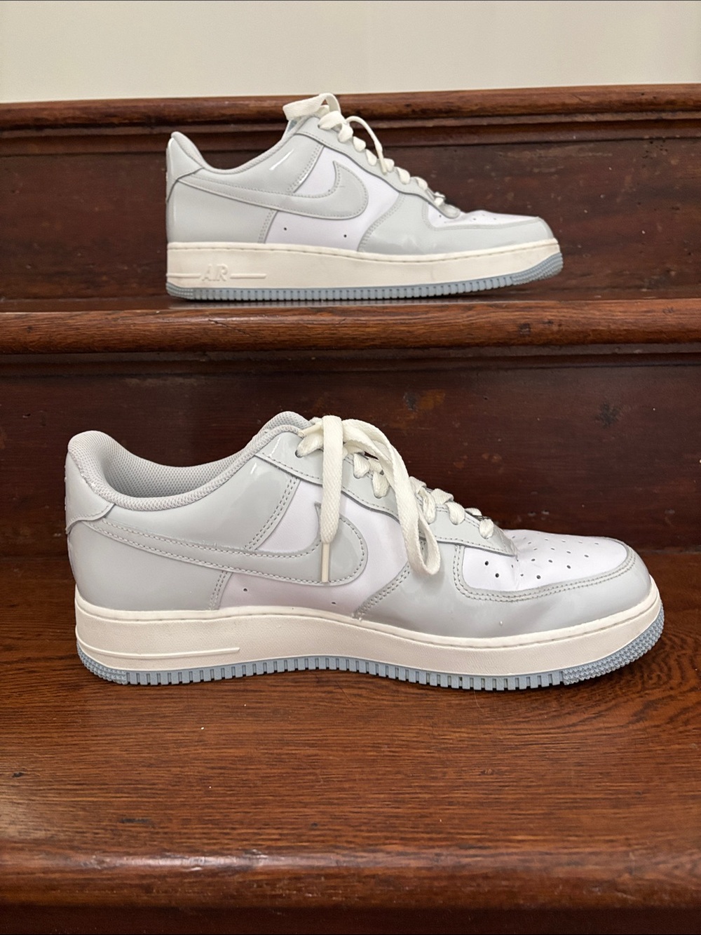 Nike Air Force Low-Top Sneakers - Light Gray & White